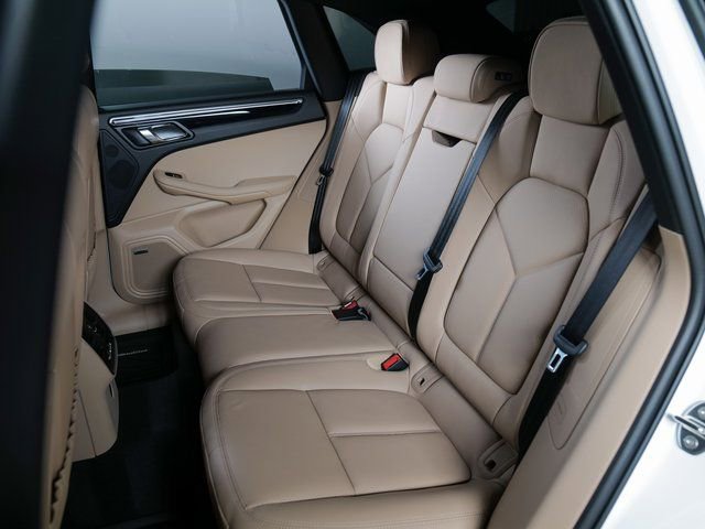 Certified 2026 Porsche Macan AWD/4WD image 13