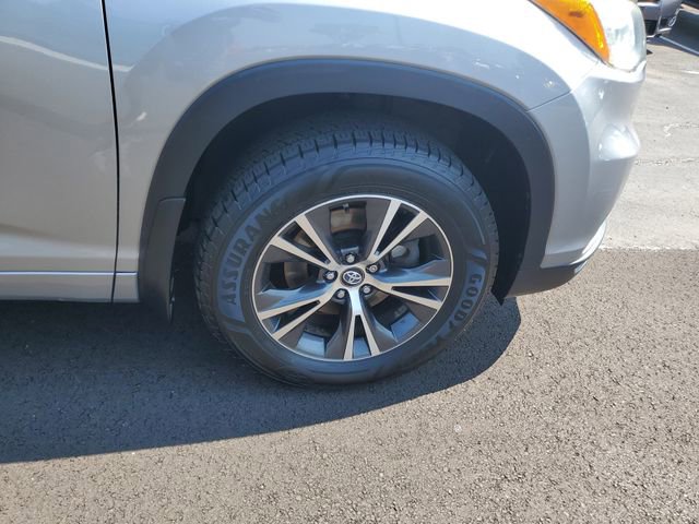 Used 2016 Toyota Highlander XLE AWD/4WD image 5