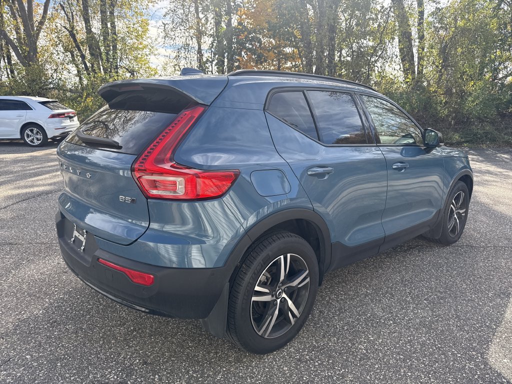 Used 2023 Volvo XC40 B5 Plus w/ Driver Assist Package AWD/4WD image 5