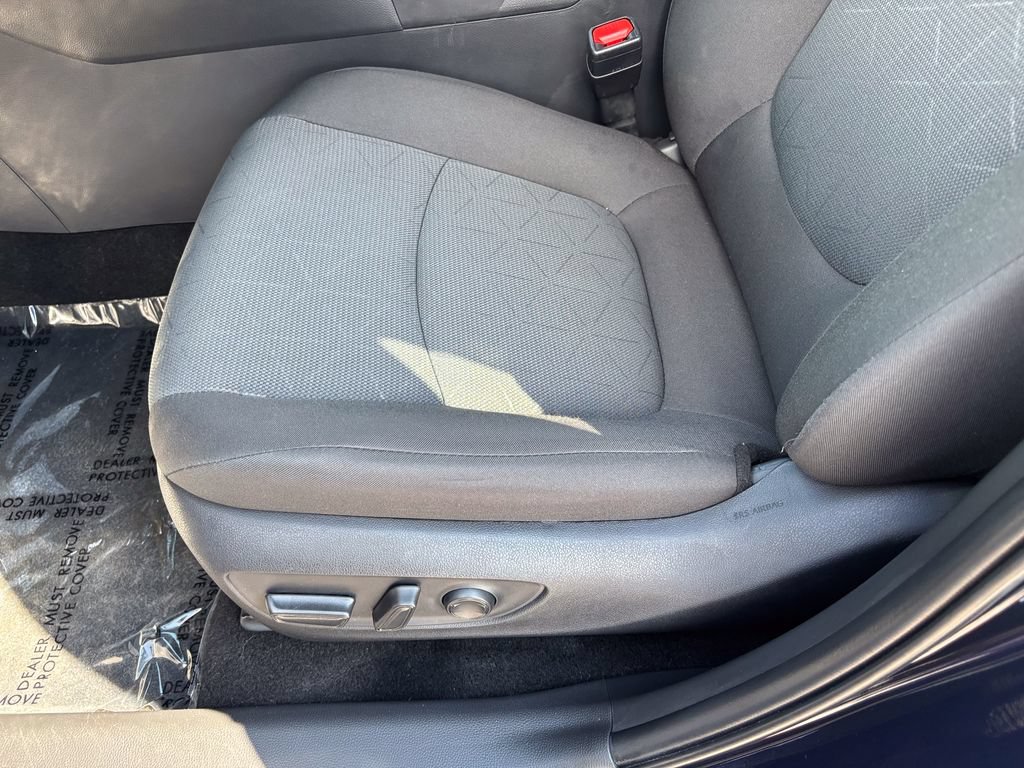 Used 2025 Toyota RAV4 XLE AWD/4WD image 19