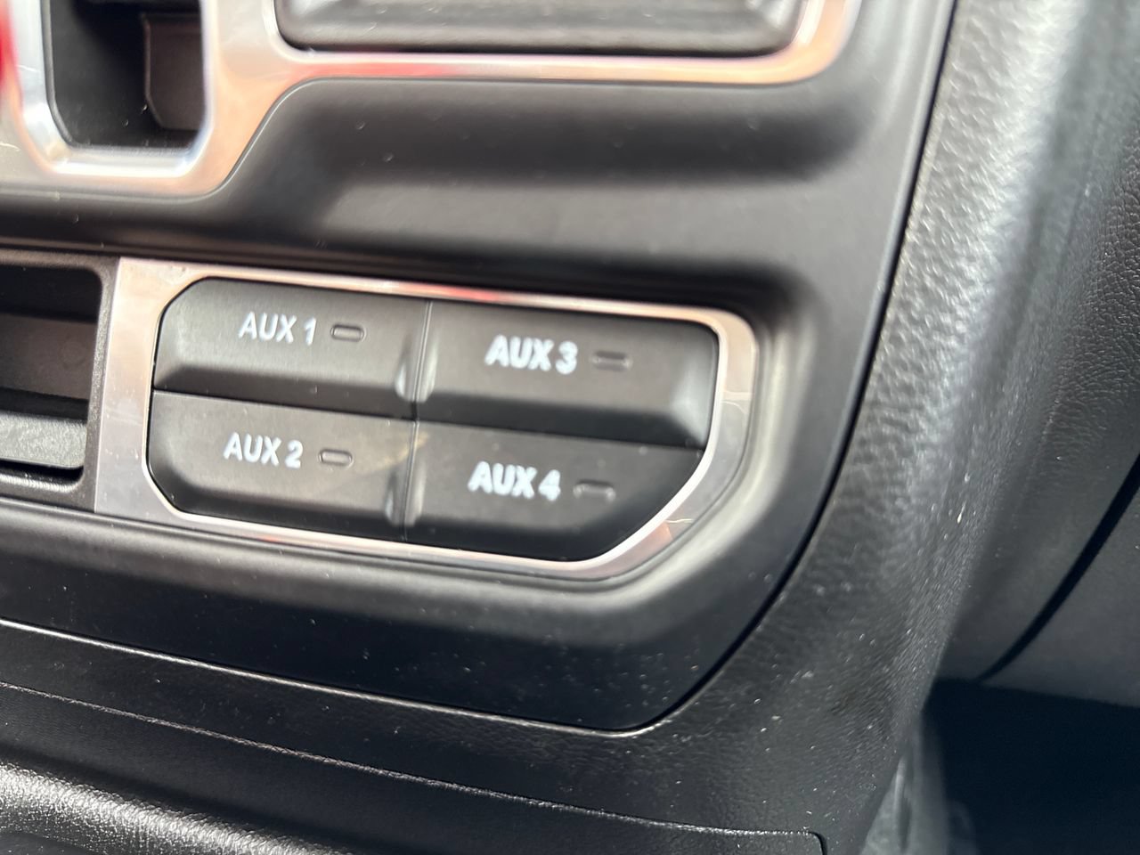 Used 2022 Jeep Wrangler Unlimited Sahara AWD/4WD image 29