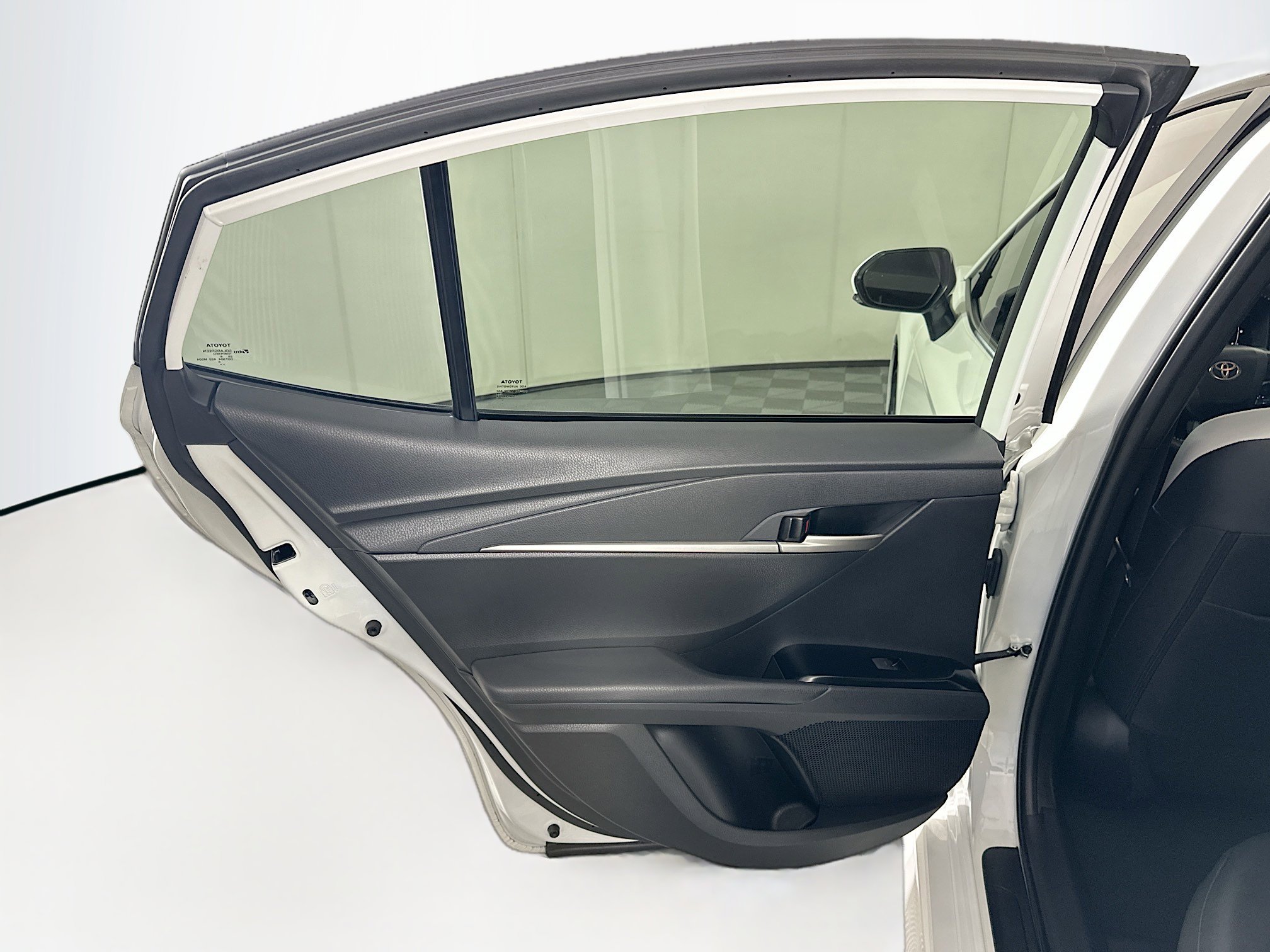 Used 2025 Toyota Camry SE image 25