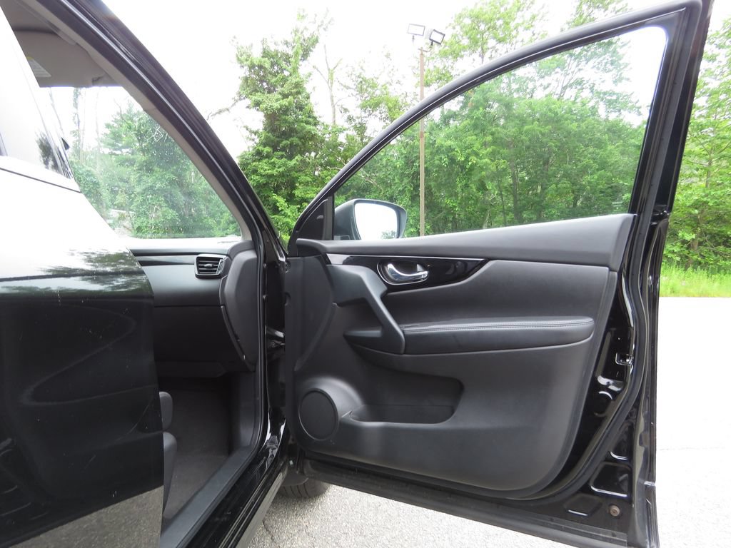 Used 2021 Nissan Rogue Sport SV AWD/4WD image 12
