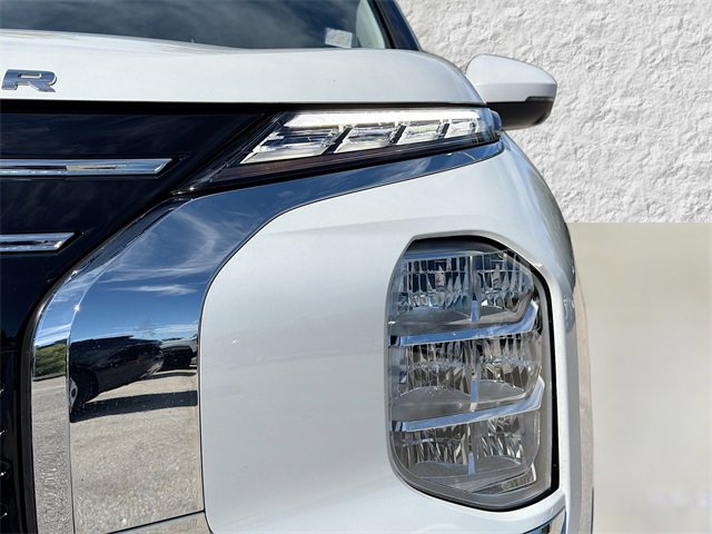 Used 2025 Mitsubishi Outlander SEL image 9