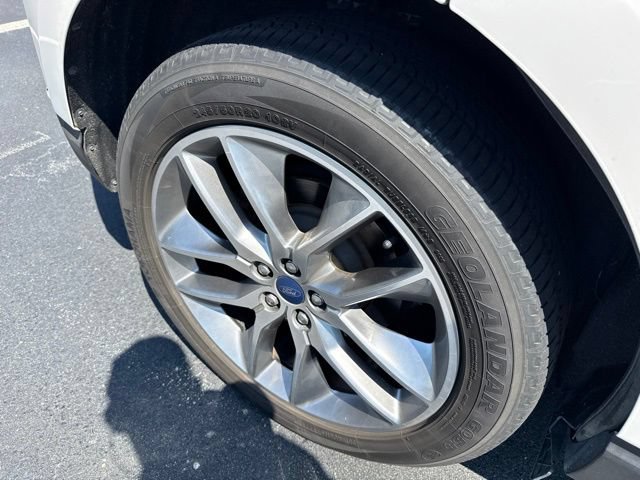 Used 2015 Ford Edge Titanium w/ Equipment Group 302A FWD image 10