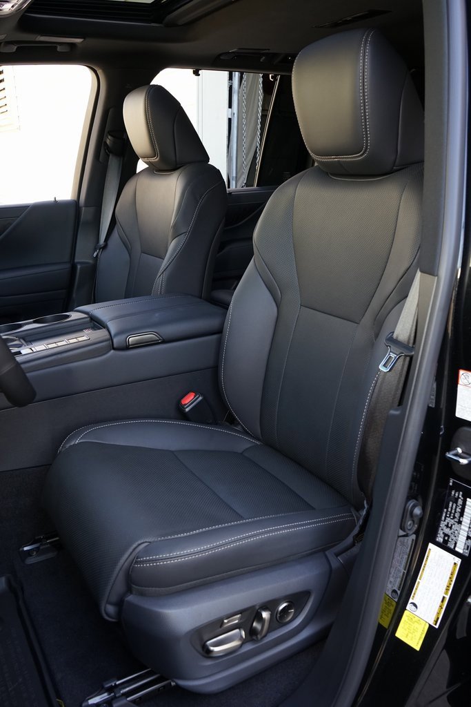 Used 2025 Lexus LX 600 4WD w/ Accessory Package (2T) image 9