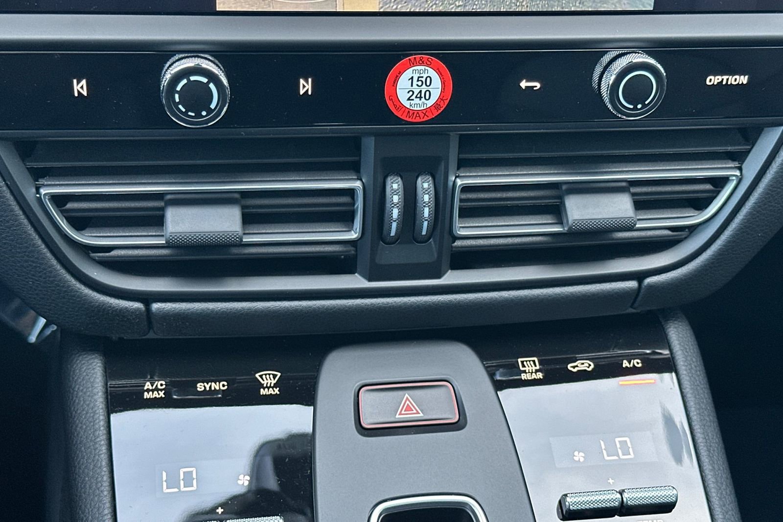 New 2026 Porsche Macan AWD/4WD image 25