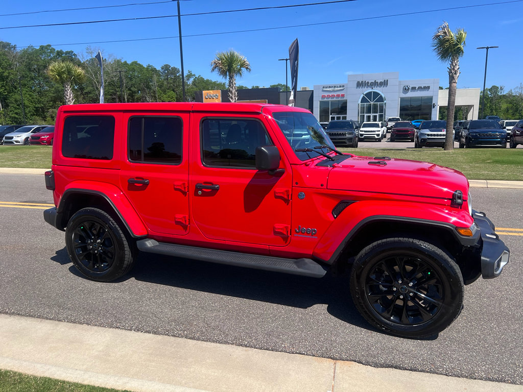 Certified 2025 Jeep Wrangler Sahara image 3