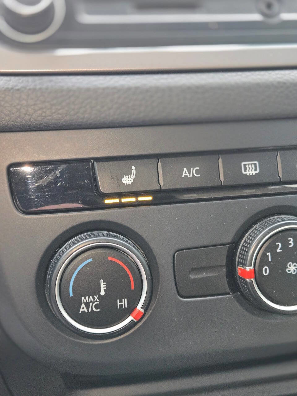 Used 2016 Volkswagen Tiguan S image 16