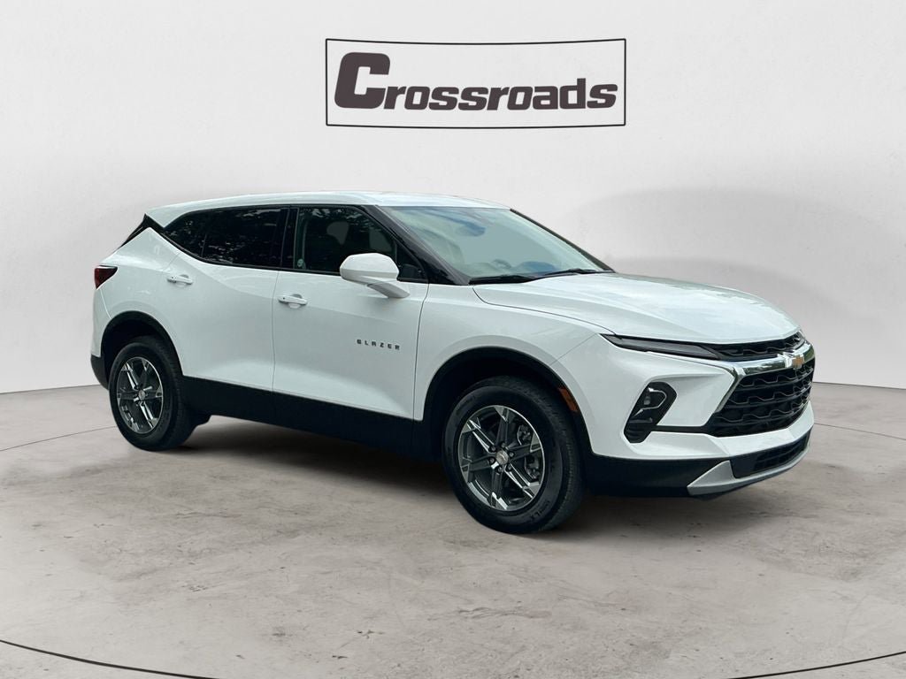 Used 2025 Chevrolet Blazer LT FWD image 7