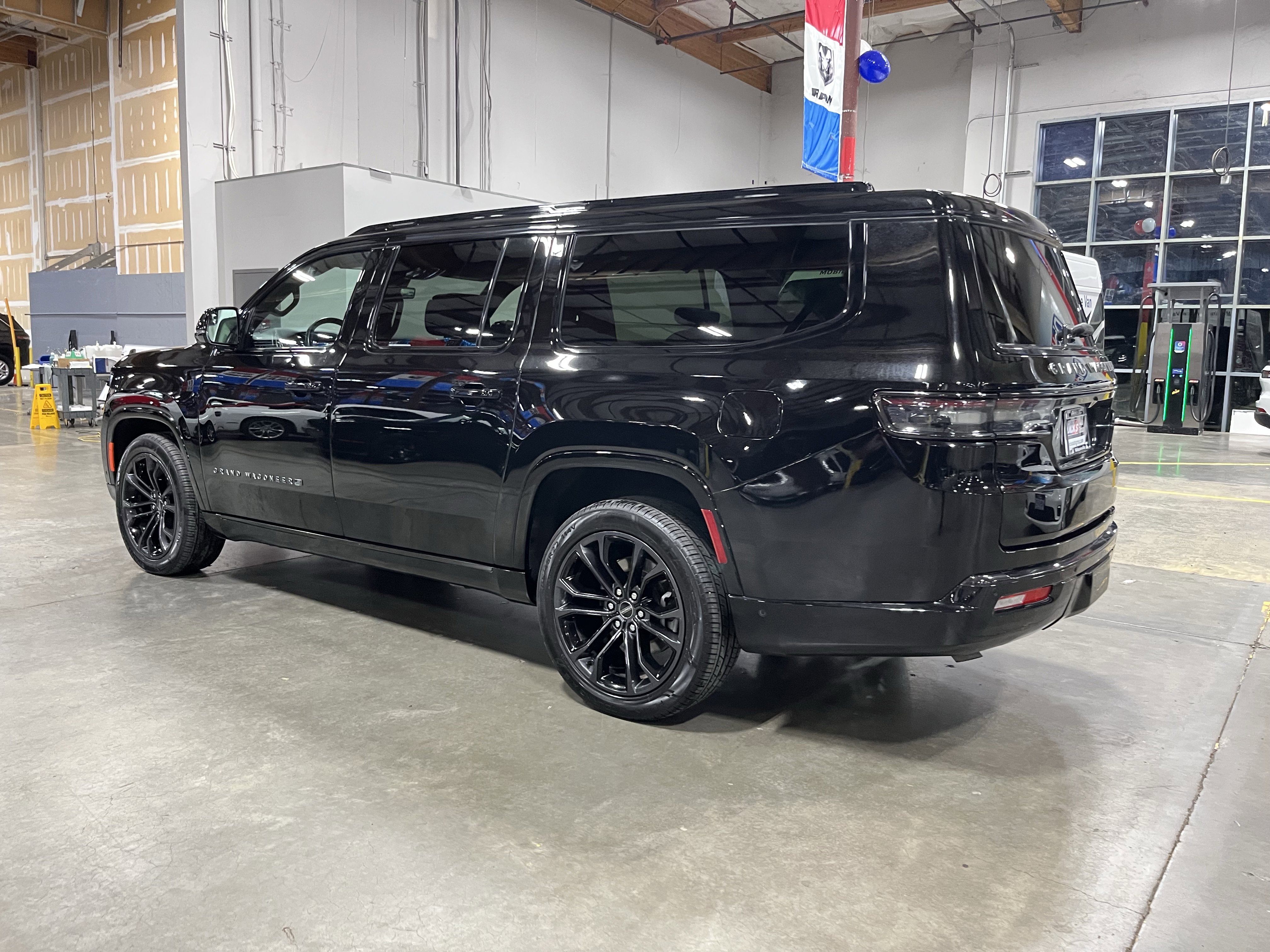 Used 2024 Jeep Grand Wagoneer L Series II w/ Quick Order Packagew 28T video 3