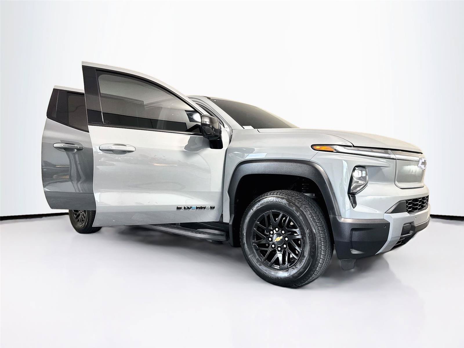 Used 2026 Chevrolet Silverado EV LT AWD/4WD image 35