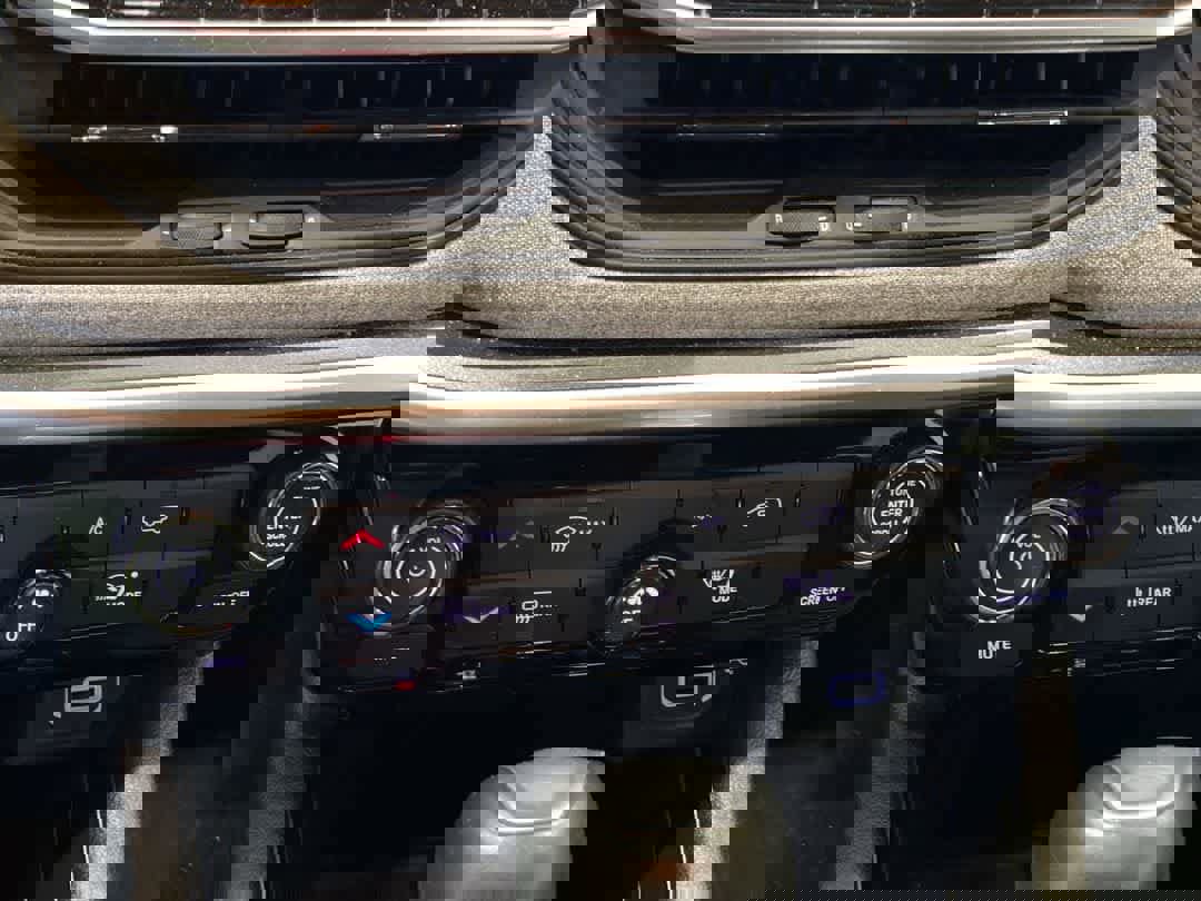 Used 2024 Jeep Compass Latitude image 20