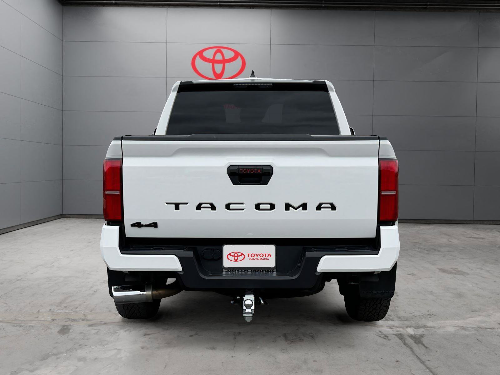 Used 2025 Toyota Tacoma SR5 AWD/4WD image 4