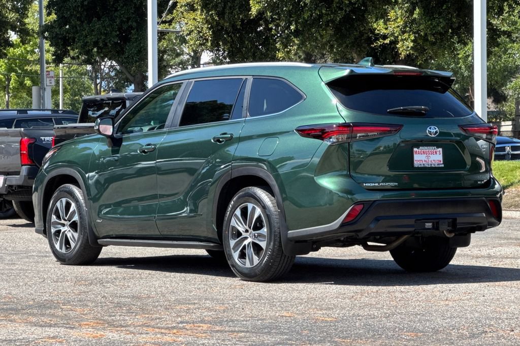 Certified 2025 Toyota Highlander XLE AWD/4WD image 5