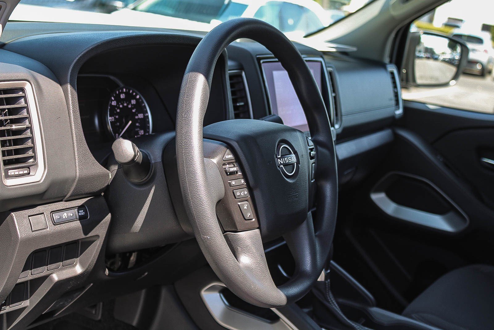 Used 2024 Nissan Frontier SV RWD image 18