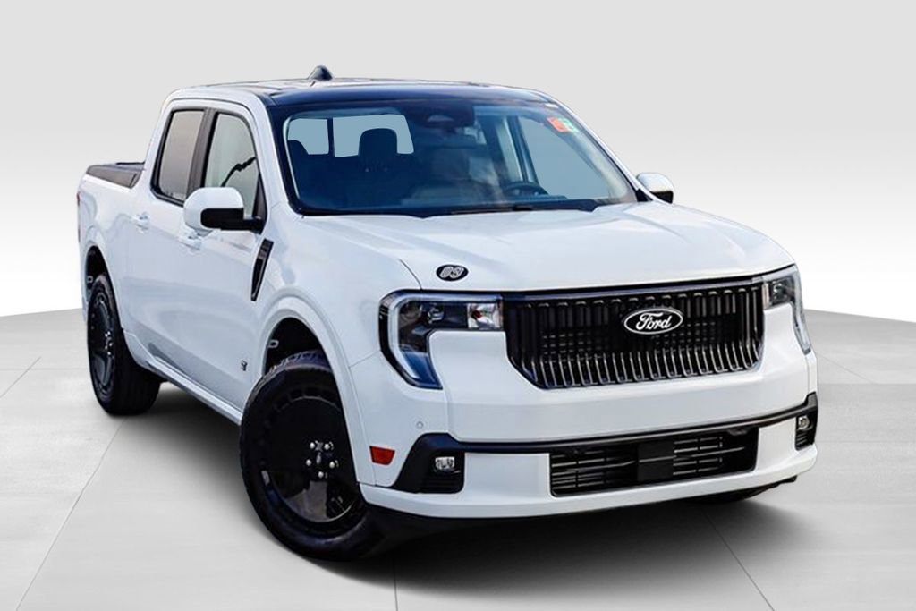 Used 2025 Ford Maverick Lobo image 2