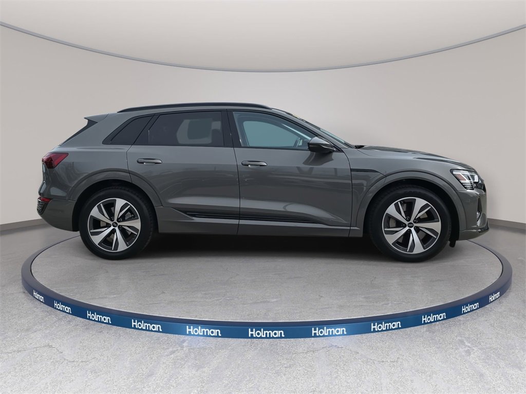 Certified 2024 Audi Q8 e-tron Premium image 3