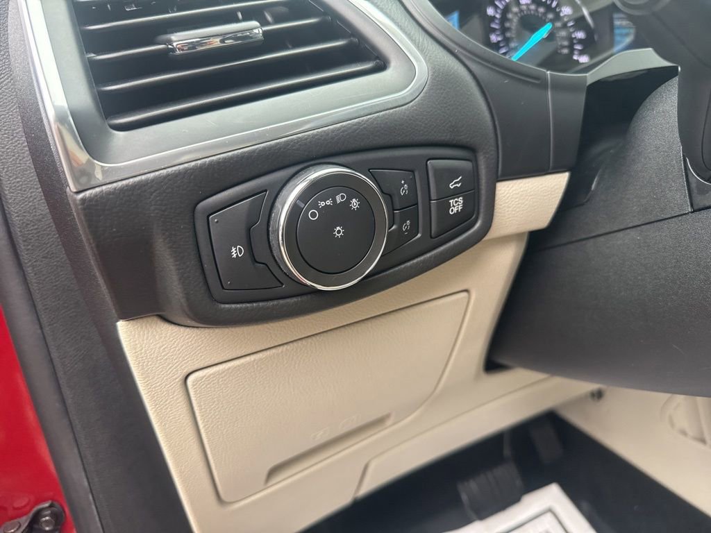 Certified 2022 Ford Edge Titanium w/ Class II Trailer Tow Package image 19