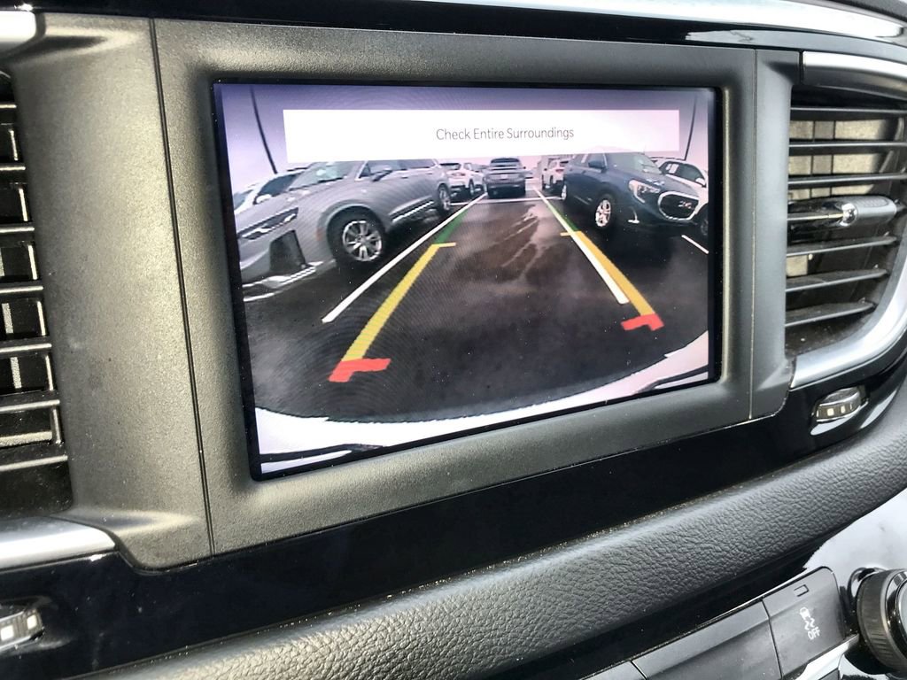 Used 2022 Chrysler Voyager LX image 17