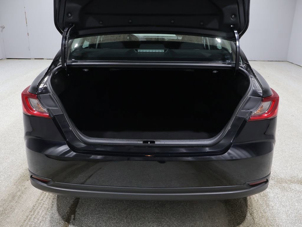 Used 2025 Toyota Camry LE image 19