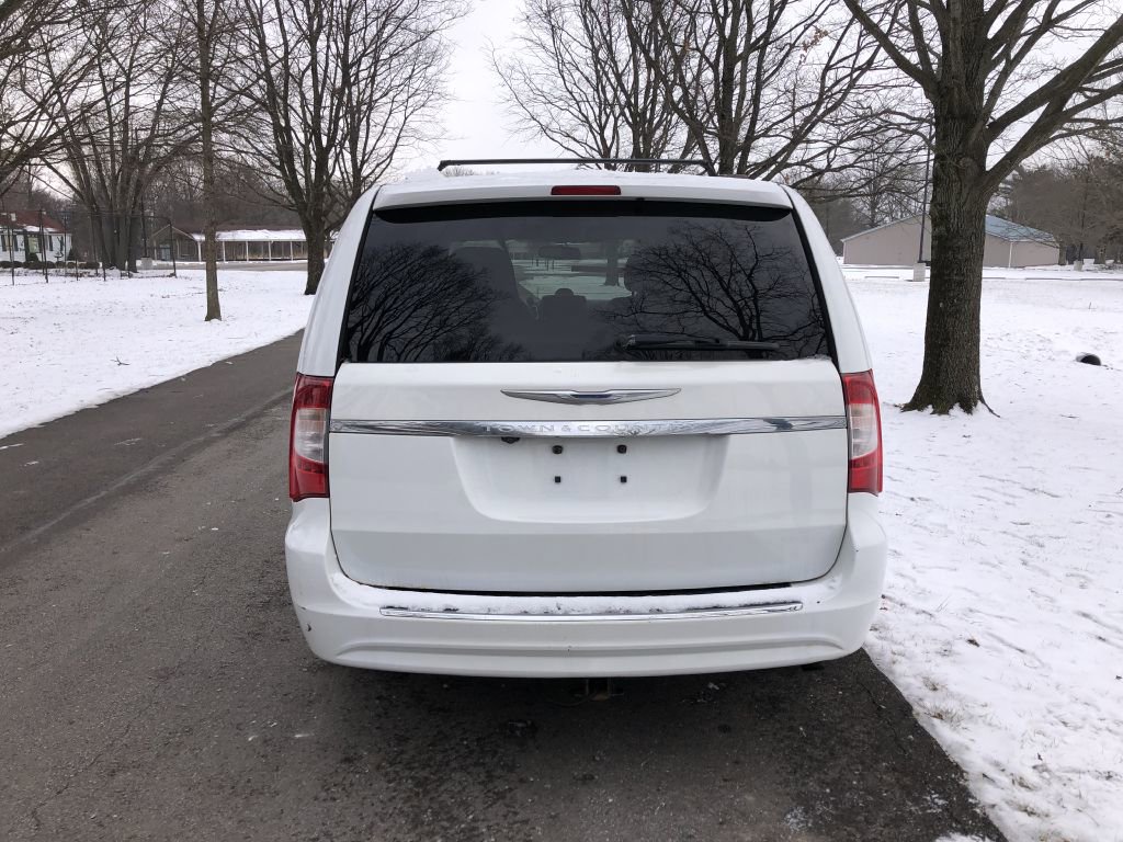 Used 2014 Chrysler Town & Country Touring image 22
