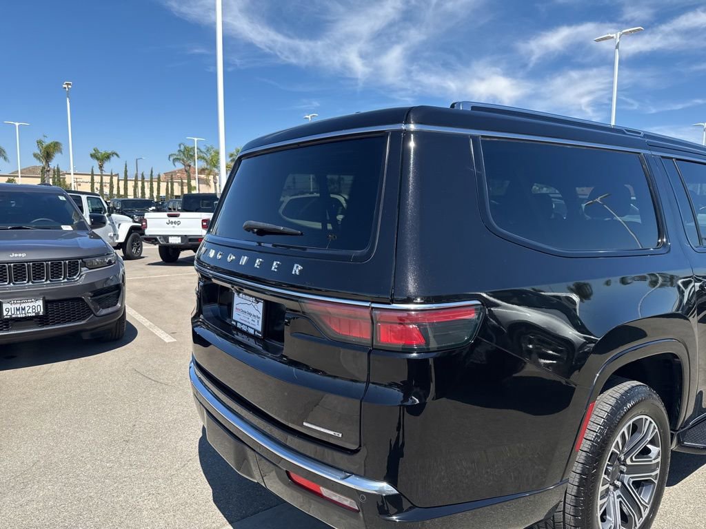 Used 2024 Jeep Wagoneer L Series II w/ Flexible Seating Group image 12