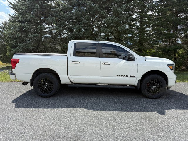 Used 2018 Nissan Titan SL w/ Midnight Edition image 6