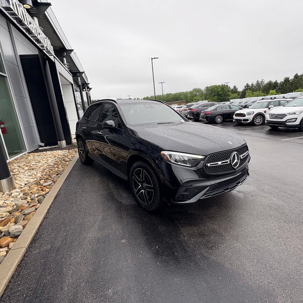 Certified 2025 Mercedes-Benz GLC 300 4MATIC image 4