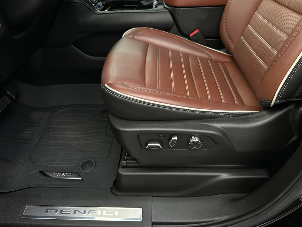 Used 2023 GMC Yukon Denali Ultimate w/ LPO, Floor Liner Package AWD/4WD image 13