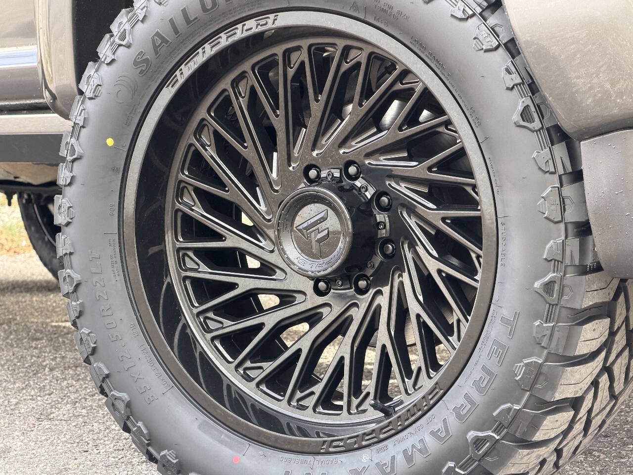 Used 2019 Ford F350 Platinum w/ Platinum Ultimate Package AWD/4WD image 19