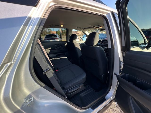 Used 2024 Nissan Pathfinder SV image 17