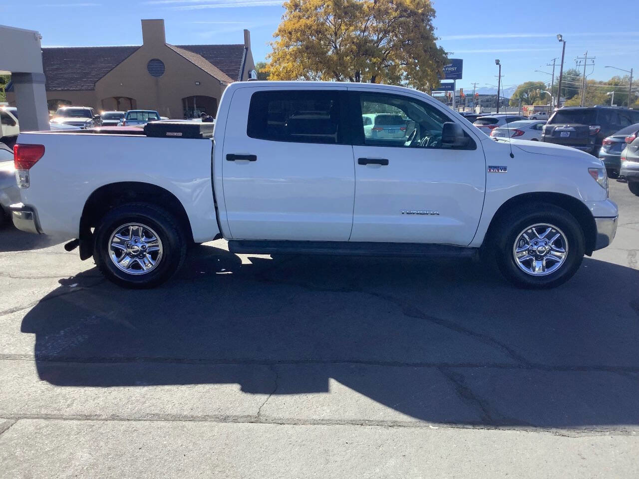 Used 2013 Toyota Tundra Grade 4x4 4dr CrewMax Cab Pick image 8