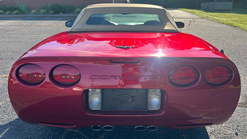 Used 2001 Chevrolet Corvette Convertible w/ Preferred Equipment Group2 RWD image 12
