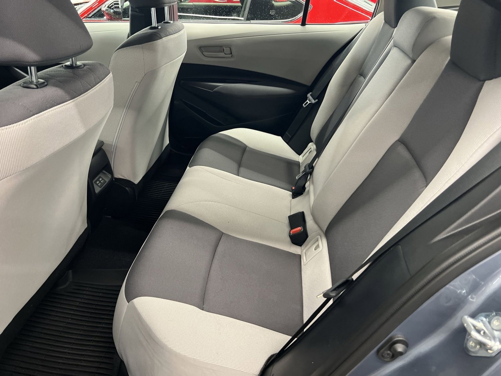 Used 2025 Toyota Corolla LE FWD image 21