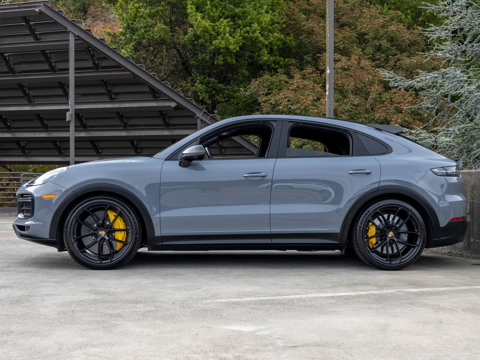 Certified 2023 Porsche Cayenne Turbo GT AWD/4WD image 2