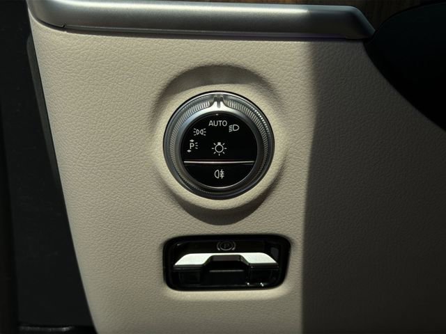 Used 2023 Mercedes-Benz C 300 Sedan image 31