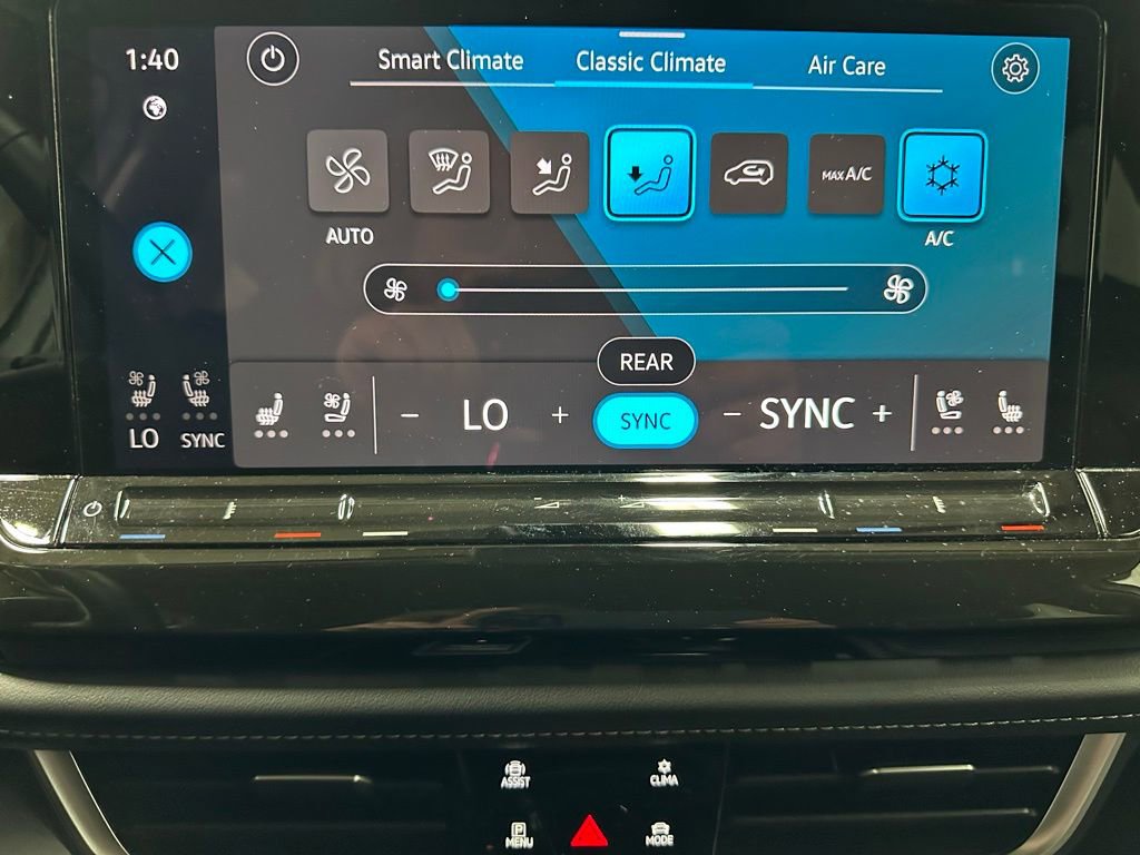 Used 2025 Volkswagen Atlas SE image 28