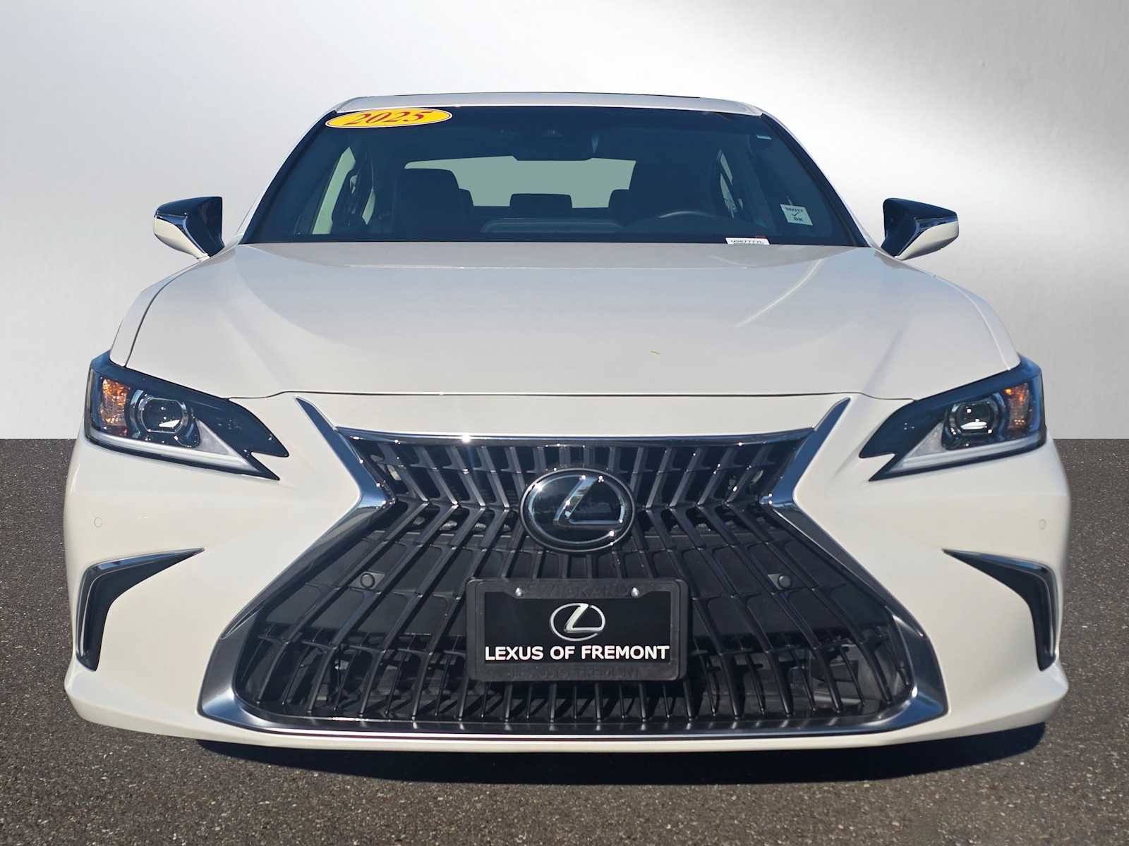 Used 2025 Lexus ES 300h w/ Premium Package image 8