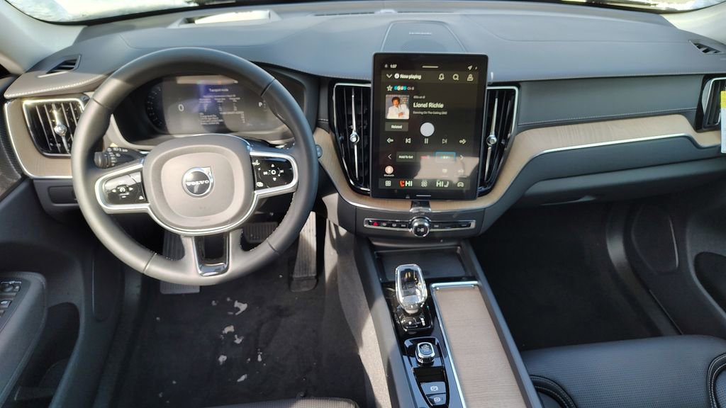New 2026 Volvo XC60 B5 Ultra w/ Protection Package Premier image 11