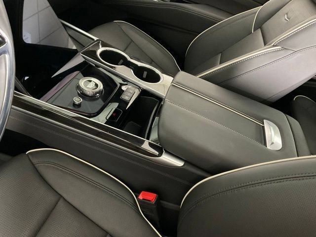 Used 2025 Cadillac Escalade Premium Luxury AWD/4WD image 15