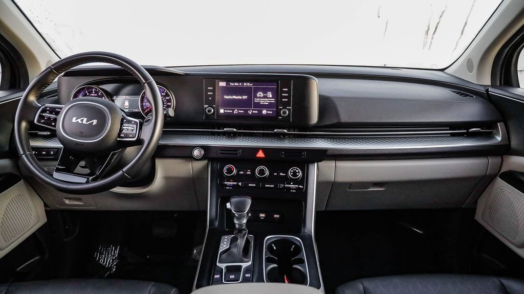 Used 2024 Kia Carnival LX image 15