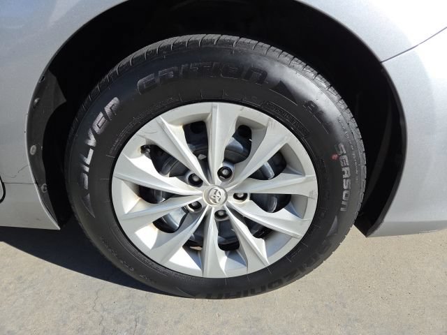 Used 2017 Toyota Camry LE FWD image 13