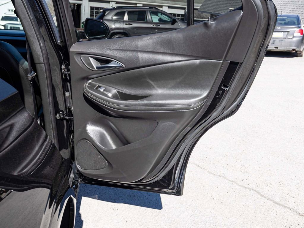 Used 2024 Buick Encore GX Sport Touring image 15