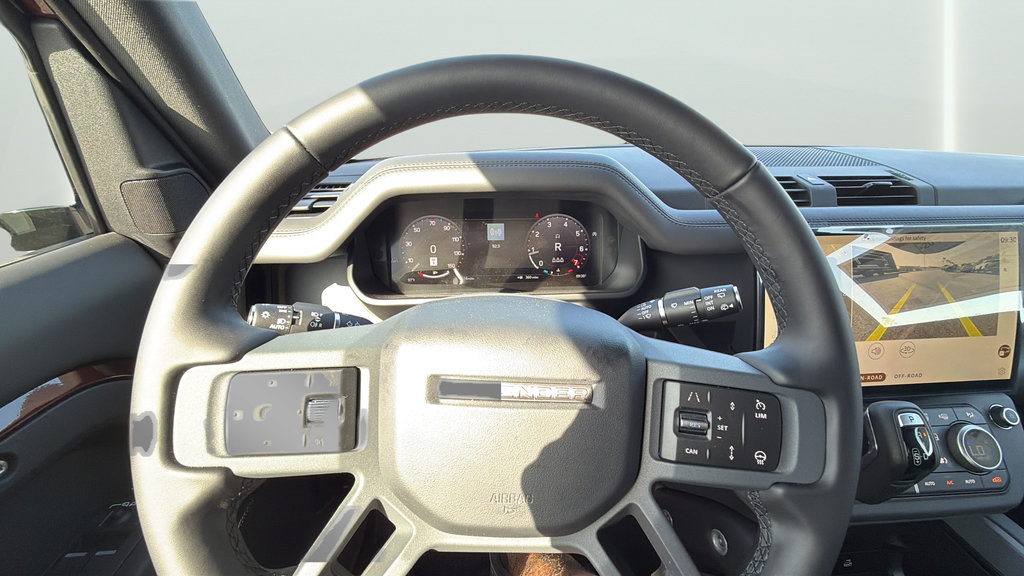 New 2026 Land Rover Defender 90 X-Dynamic SE AWD/4WD image 23