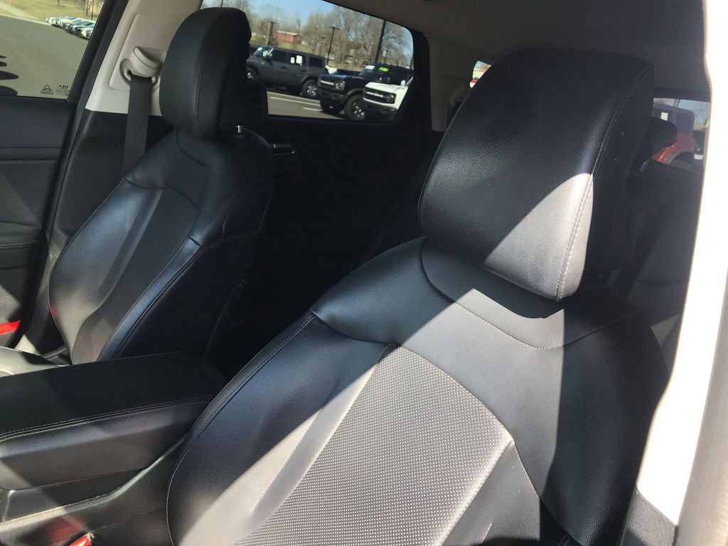 Used 2023 Kia Sportage EX image 11