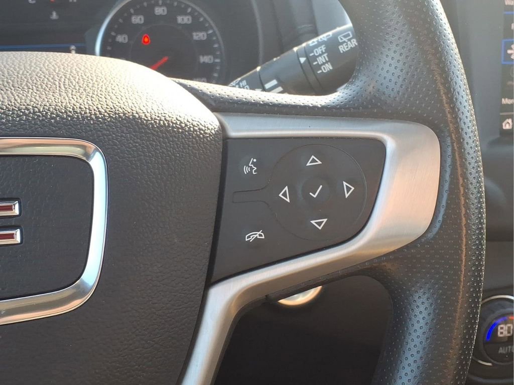 Used 2024 GMC Terrain SLE w/ Driver Convenience Package image 17