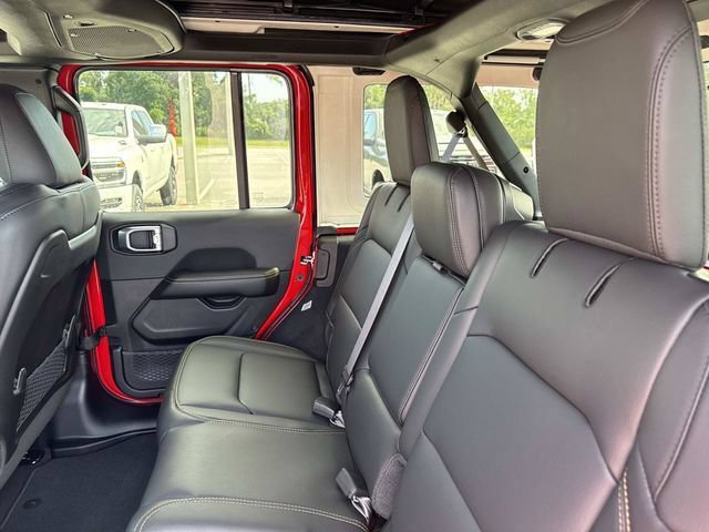 New 2026 Jeep Wrangler Unlimited Sahara w/ Whitecap Package AWD/4WD image 11