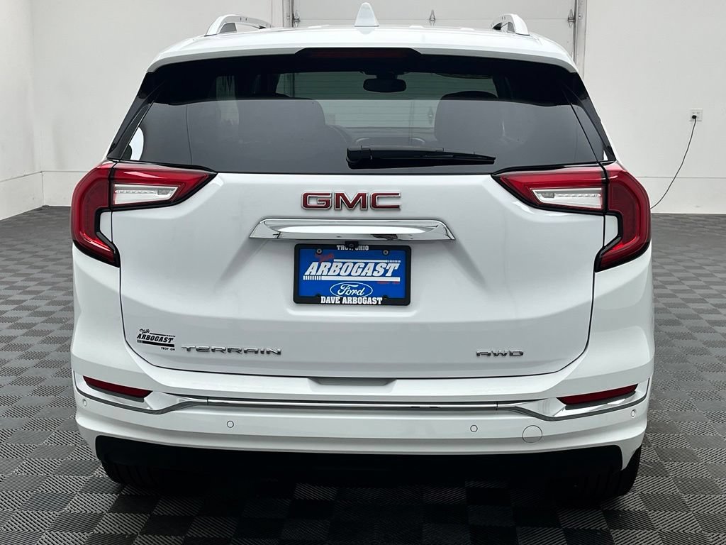 Used 2024 GMC Terrain Denali w/ Denali Premium Package AWD/4WD image 10