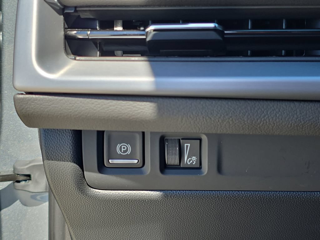 Used 2025 Cadillac XT4 Sport FWD image 28
